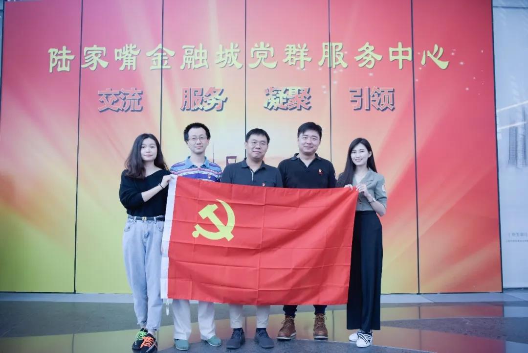 同题参见从嘉兴南湖红船上扬帆起航