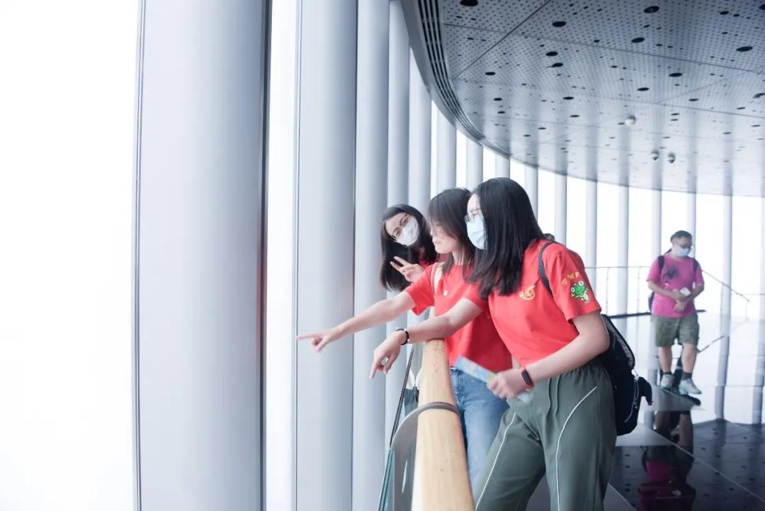 我们迎来中国共产党成立99到新时代站